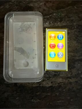 Apple iPod Nano (Yellow) - 7th generation Compact Music Player complete